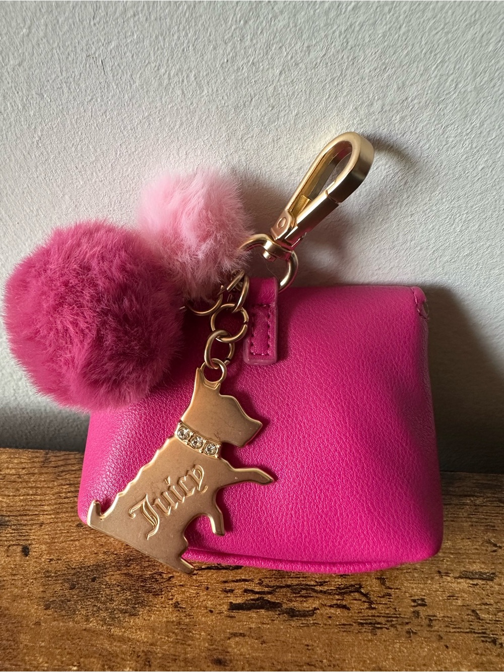 Juicy Couture Hot Pink Pouch Bag Charm Keychain w/ Pom-Pom & Gold Dog Charm NWOT - Picture 5 of 8